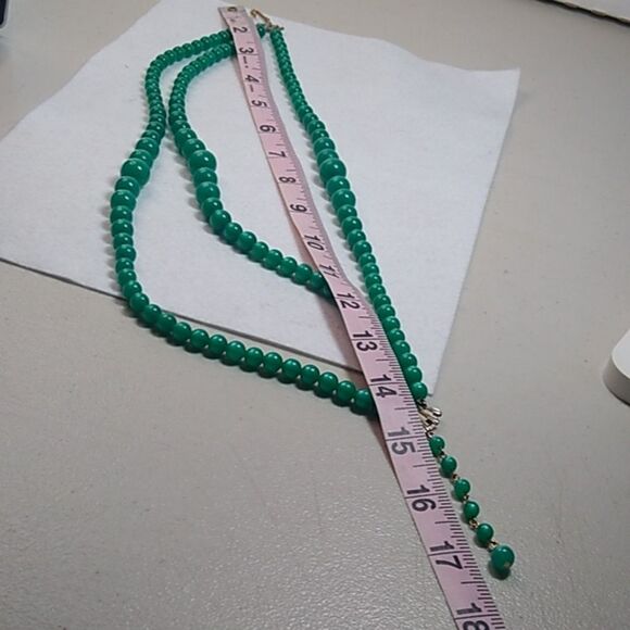 Vintage Green Lucite Three Silver Tone Metal Necklace Cottagecore Grandmacore - Picture 6 of 6